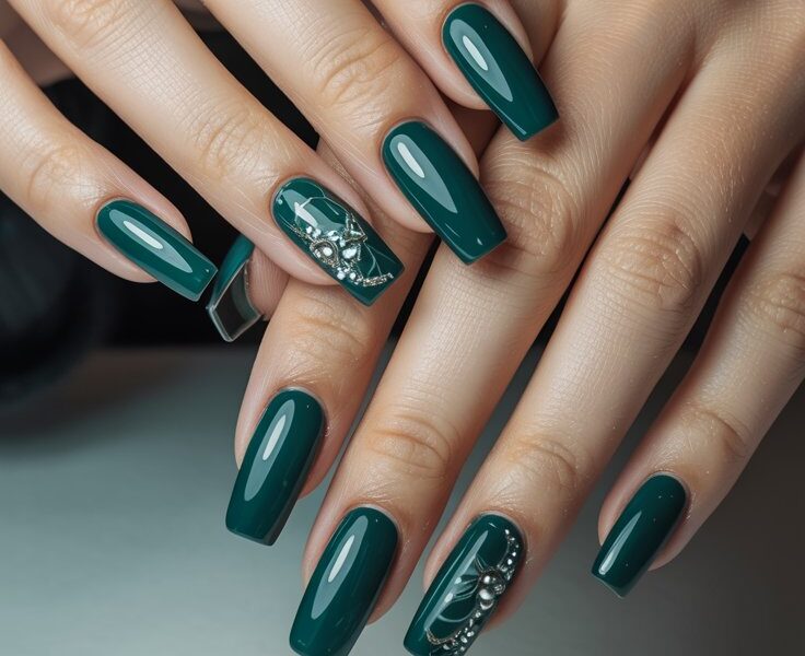 Chic & Trendy Fall Nail Colors Every Fashion Girl Must Try